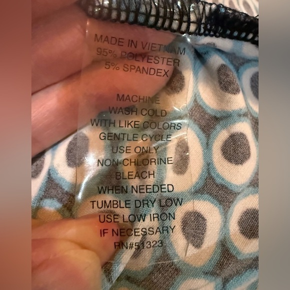 Chaus Patterned Top with cowl neck & rutching on sides EUC Women’s size XL - Picture 8 of 8